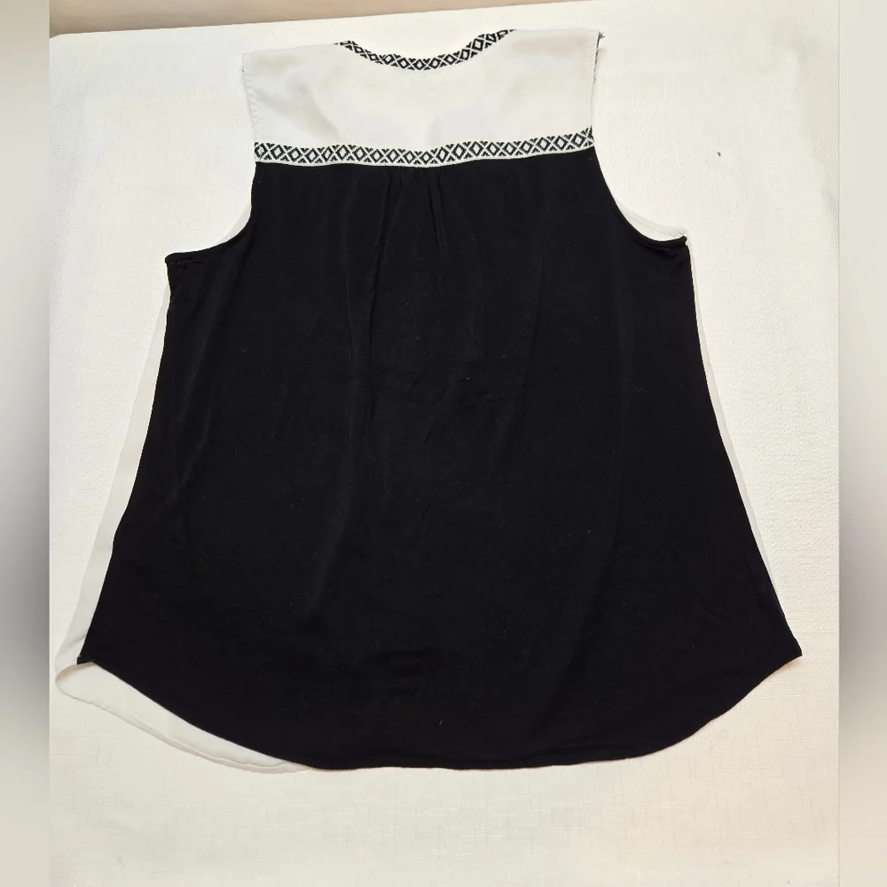 Daniel Rainn Black and White Geometric Trim Blouse